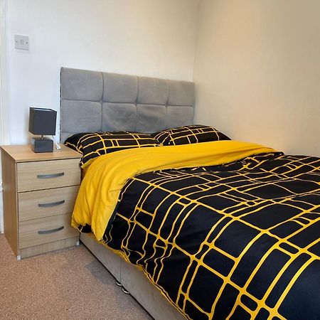 Town Centre, Very Convenient Newcastle-under-Lyme Εξωτερικό φωτογραφία