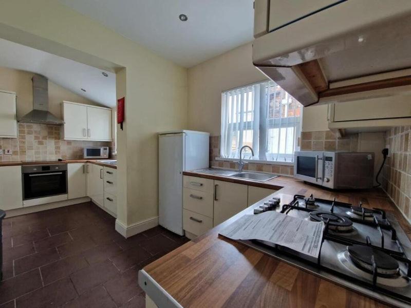 Town Centre, Very Convenient Newcastle-under-Lyme Εξωτερικό φωτογραφία