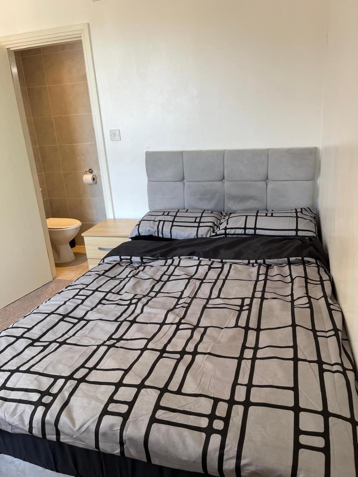 Town Centre, Very Convenient Newcastle-under-Lyme Εξωτερικό φωτογραφία
